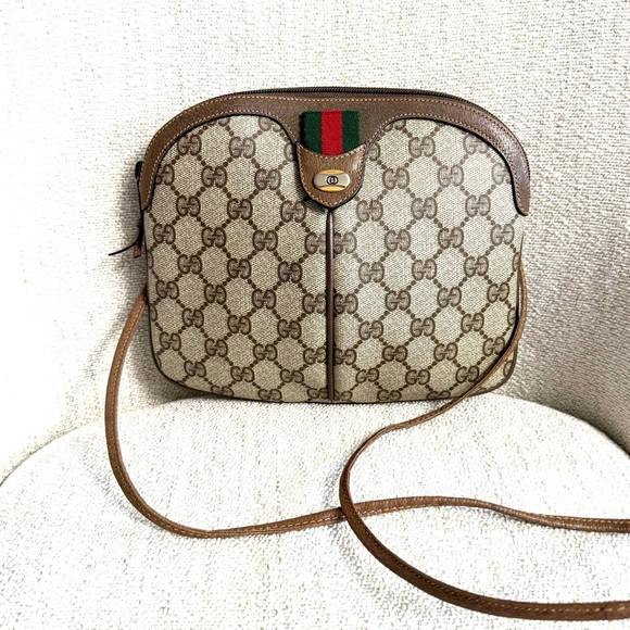 Gucci authentic brown monogram coated canvas crossbody bag - Picture 4 of 14